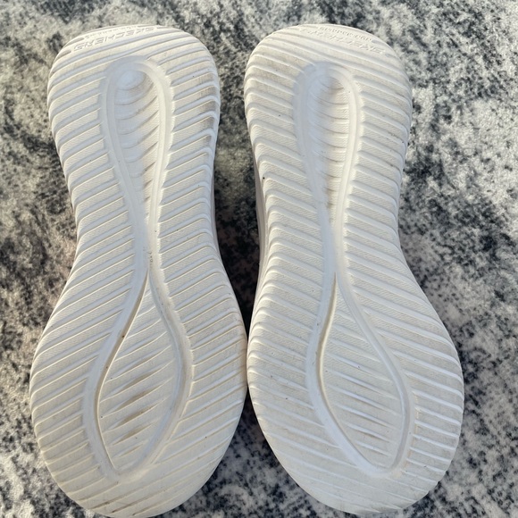 Skechers kids Vibrant Red Slip-On Sneakers size big kid 1 - Picture 4 of 5